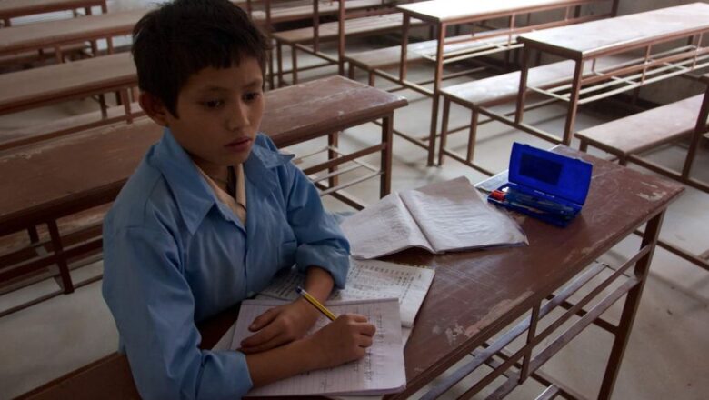 शैक्षिक रूपान्तरणको सवालः निजी फक्रँदै, सामुदायिक खुम्चँदै