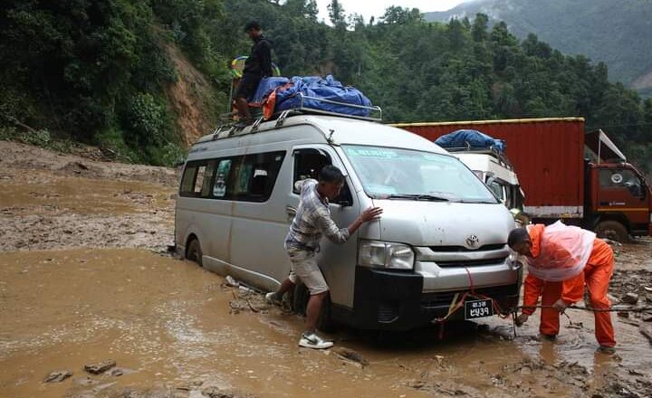 बाढीपहिरो अपडेट: ११२ जनाको मृत्यु, ६८ जना बेपत्ता