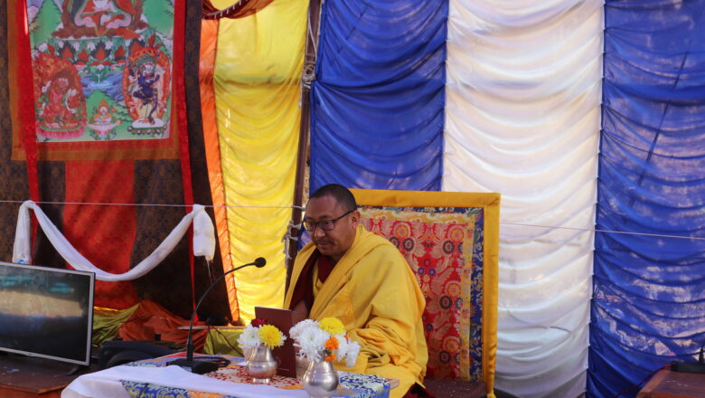 गुम्बाको शताब्दी दिवसमा शुभकामना दिनुहुदै धर्मगुरु गेसी थुप्तेन जिम्बा शेर्पा