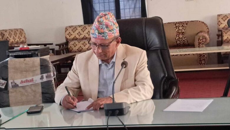 एमालेबाट निलम्बित भए मानव तस्करीको आरोप लागेका मन्त्री अधिकारी