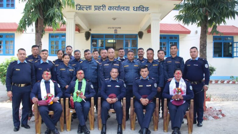 प्रहरी उपरीक्षक दिपेन्द्र शाहीद्वारा  असईमा बढुवा हुने वरिष्ट हवल्दारलाई दर्ज्यानी चिन्ह सुशाेभित